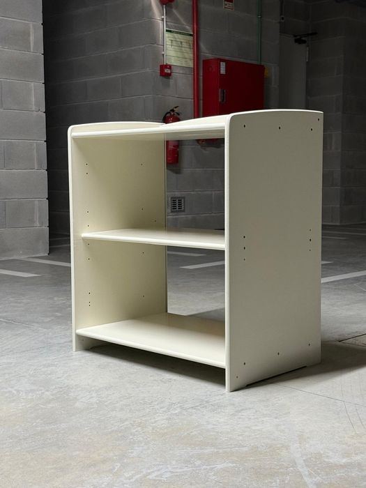 Cómoda branco sujo/beje