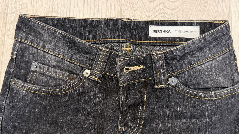 Джинси кльош Bershka на низькій посадці