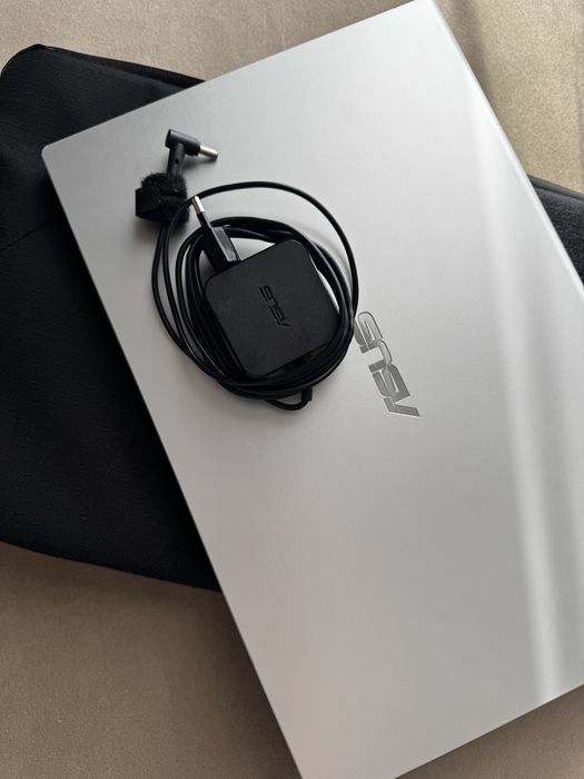 Laptop ASUS X509J – Intel Core i3 / 8 GB