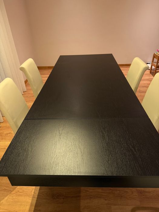 Cadeira e mesa jantar