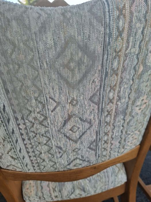 Krzesła dębowe 6 sztuk na sprężynach stan idealny.