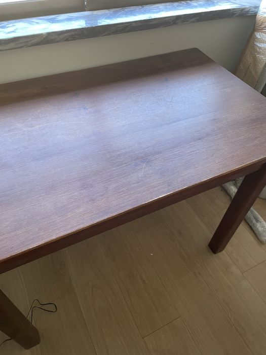 Mesa em madeira maciça