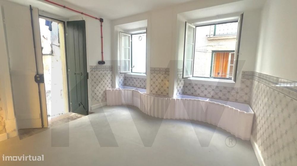 Baixa de Lisboa | T2 renovado a 2 min do metro do Rossio