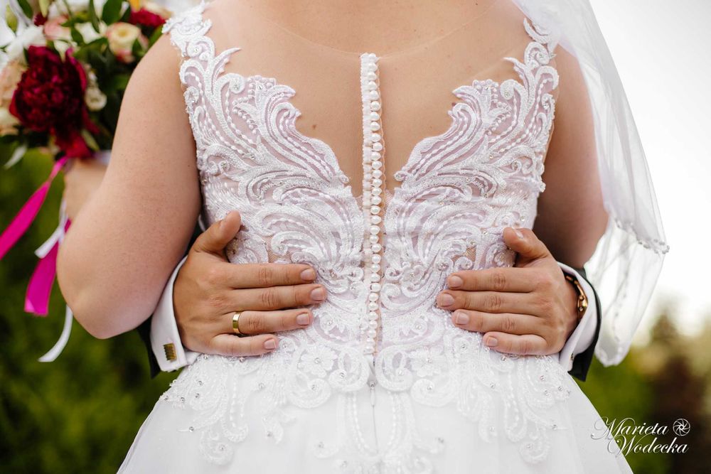 zjawiskowa suknia ślubna