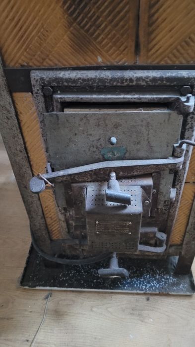 Piec vintage kaflowy z wkładem elektrycznym