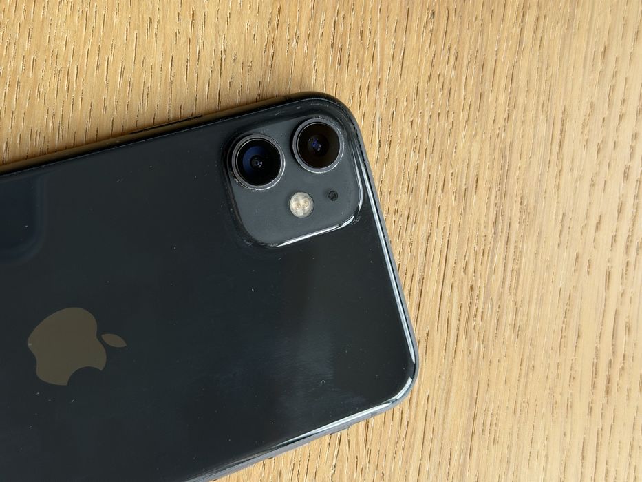 iPhone 11 Preto 128GB em Bom Estado