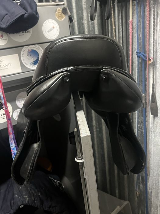 Siodło ikonic light 16’’czarne