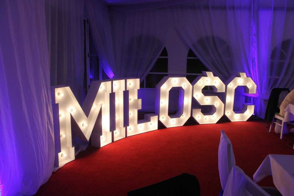 Święcący napis MIŁOŚĆ