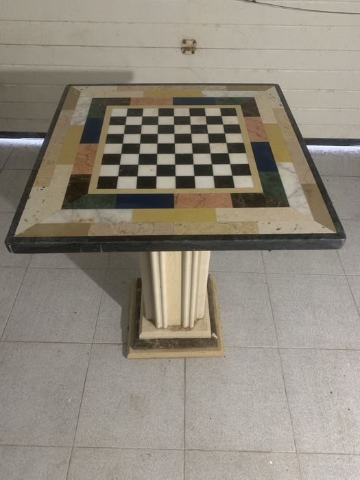 Mesa em pedra marmore c/xadrez