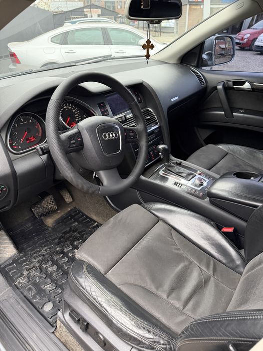 Продається Audi Q7
