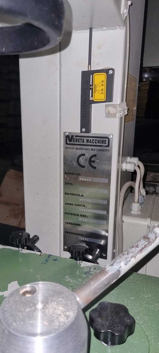 Serra de fita semiautomática