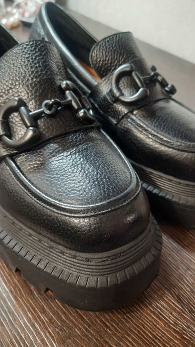 Продам стильні жіночі туфлі-лофери Bata (Real Leather)