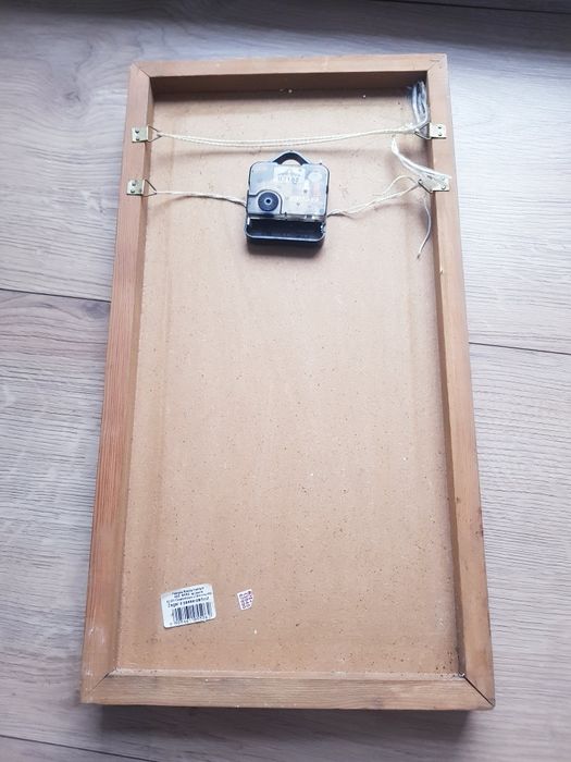 Zegar ścienny w drewnianej oprawie marki Neo Spiro