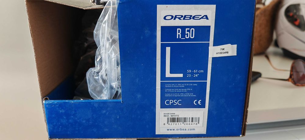 Material variado de bicicleta, marca ORBEA