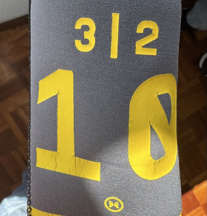 Fato Surf Deeply cinzento + Oferta poncho Deeply azul escuro