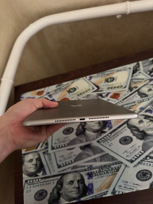 IPad 5 Gen 32Gb Wifi  Планшет Айпад Гарний стан
