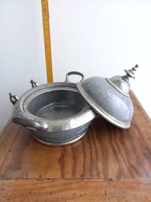 Bules de chá e outros em esmalte - Graniteware Sec. XIX
