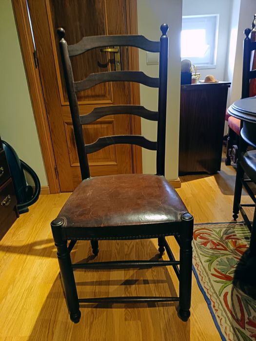 Mesa de sala  em madeira