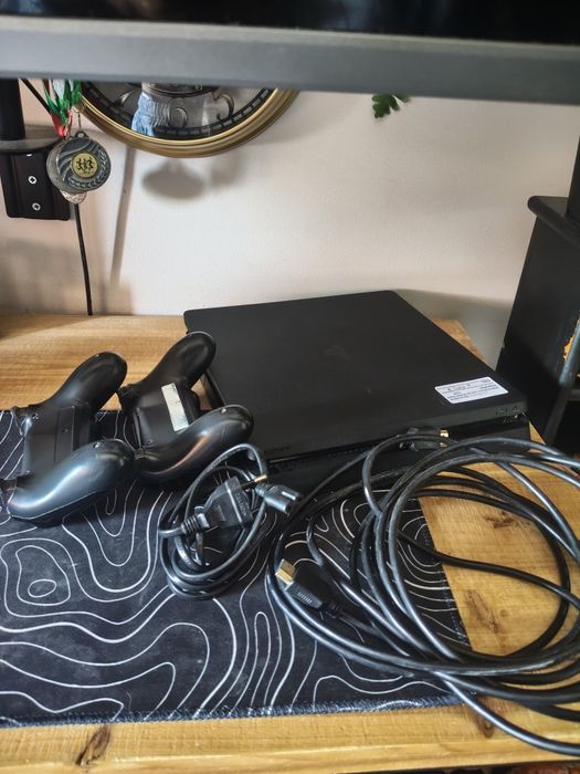 PS4 com avaria para peças, ler descrição.