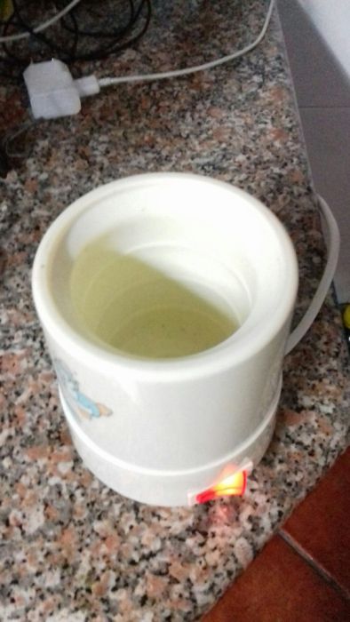 Aquecedor de biberões chicco.