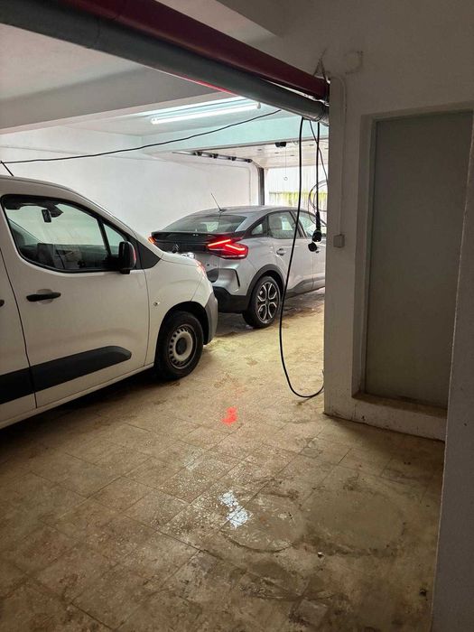 Arrendo Garagem , 2 Viaturas + 3 Motas Agualva