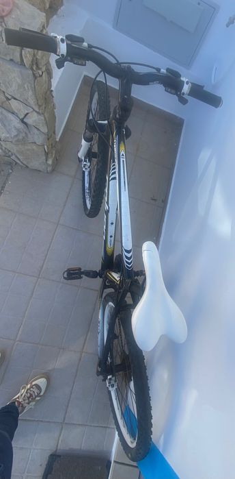 Bicicleta Montanha de adulto, bem estimada.