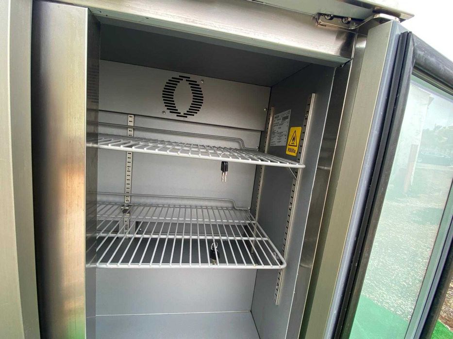 Armário frigorifico com portas de vidro