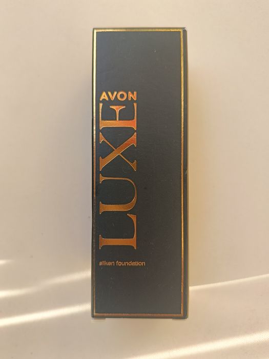 Avon Luxe Beige Linen podkład z jedwabiem i białymi szafirem unikat