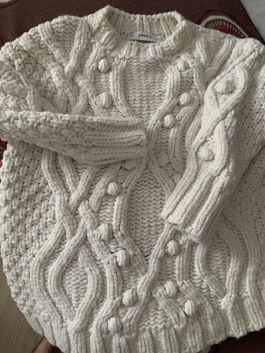 Sweter welniany biały