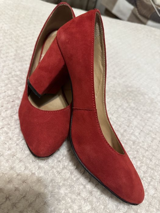 Шкіряні замшеві туфлі червоні зручні