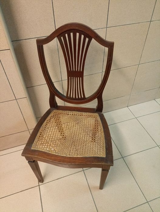 Cadeira com assento em palhinha