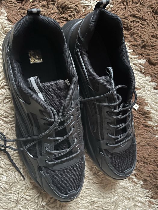 Продам чоловічі кросівки