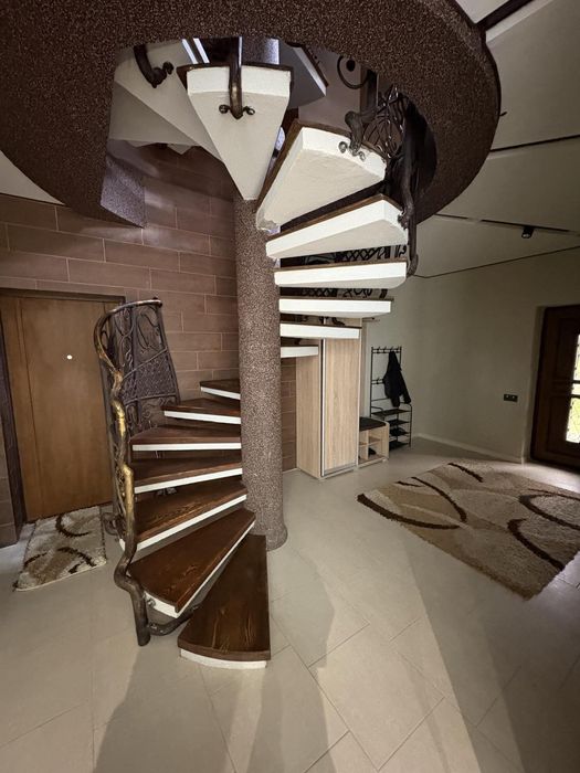 Будинок в кривині