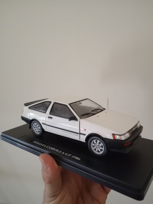 Miniatura 1/24 Toyota Corolla GT 1986