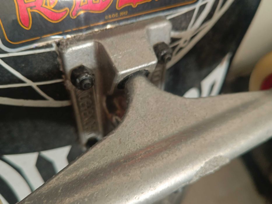 Skate semi-novo Dilabor trucks Independent