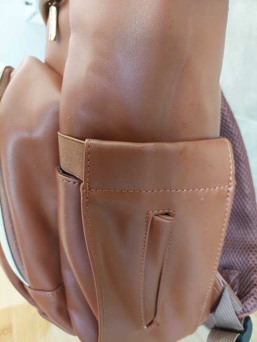 Mochila em pele sintética castanha – Prática e elegante