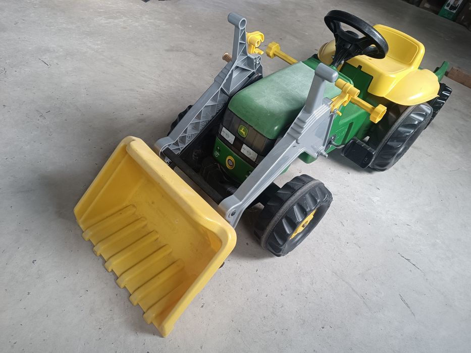 Traktor z przyczepą John Deere na pedały