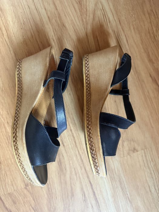 Sandały roz.  37 Lasocki koturny czarne skóra - buty