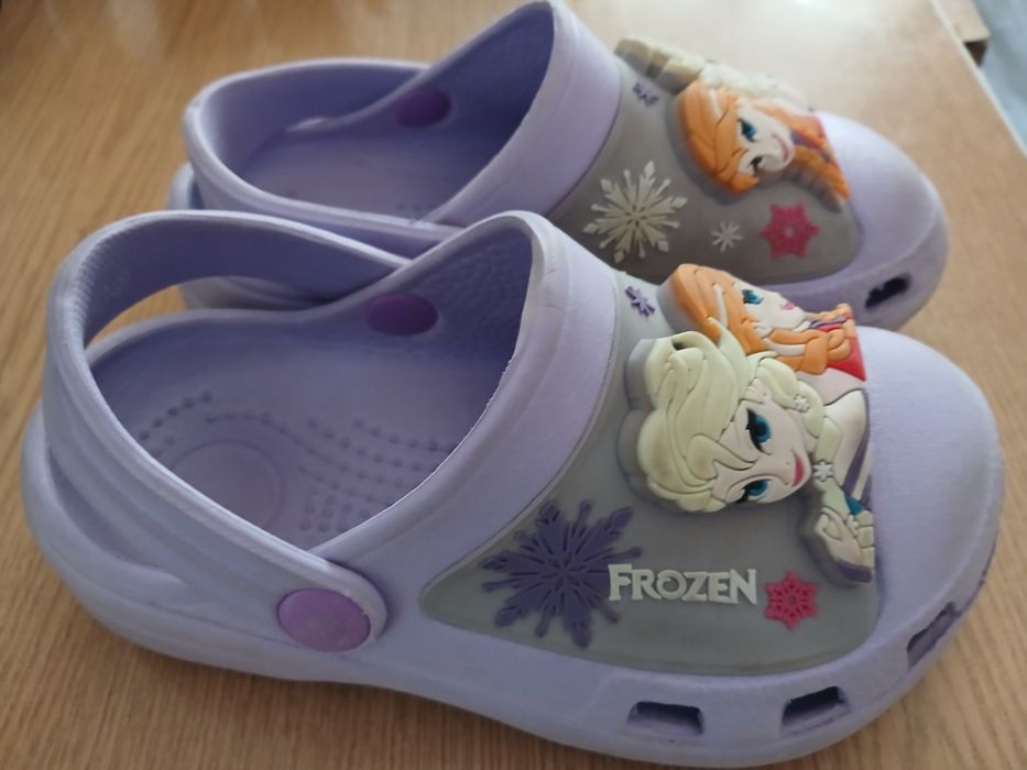 Klapki kroksy świecące Frozen Elza i Anna rozmiar 29