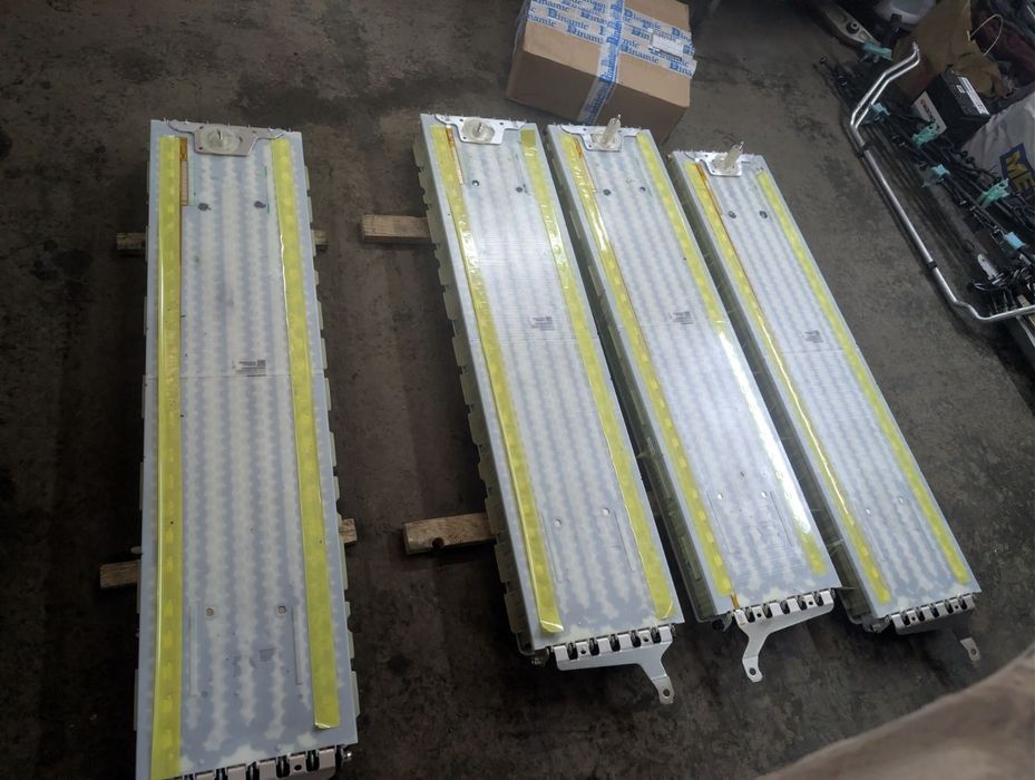 Продам. Батареї від теслли + інвертор.