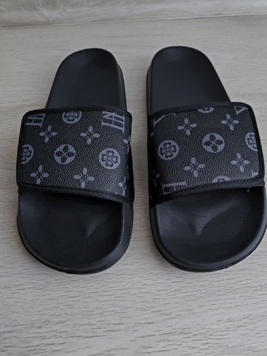 Klapki męskie rozmiar 44. Czarne.