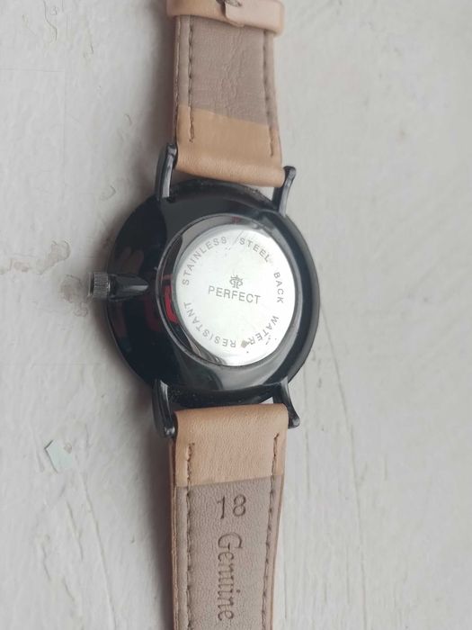Часы на руку , кварцевые . Фирма Perfect. Влагозащита.