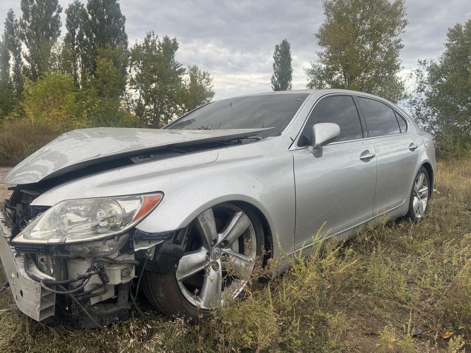 Двері ліві лексус лс Lexus Ls 460