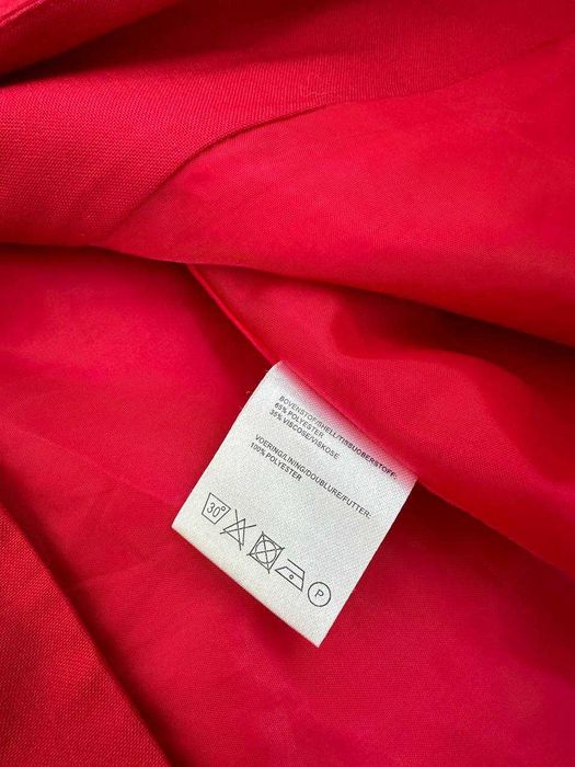 Яскравий рожевий піджак