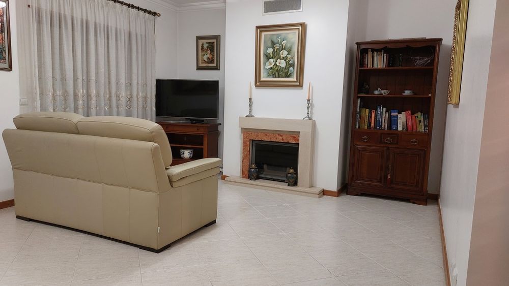 Quarto a  estudante ou professor(a)a