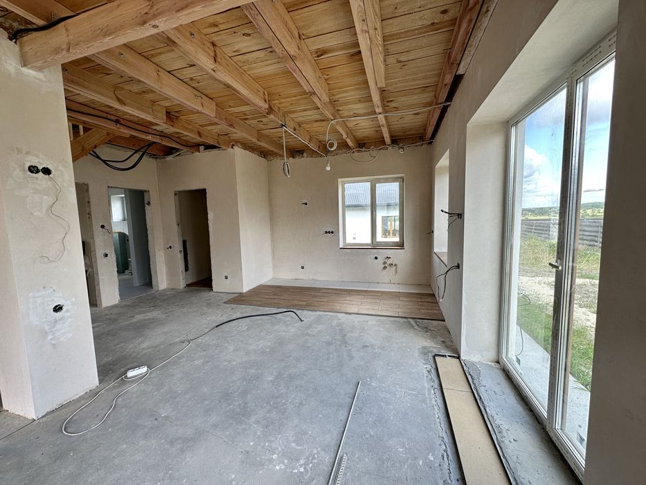 Продаж будинку з частковим ремонтом. Ціна - 79 000$ без комісії