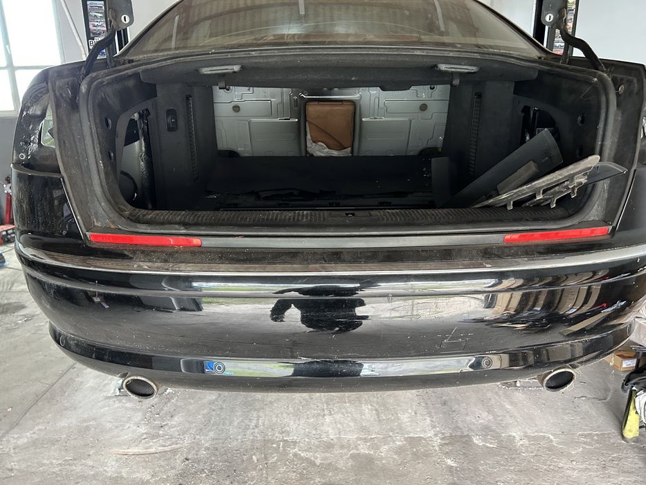 Audi a8d3 zderzak tylny z czujnikami .kompletny