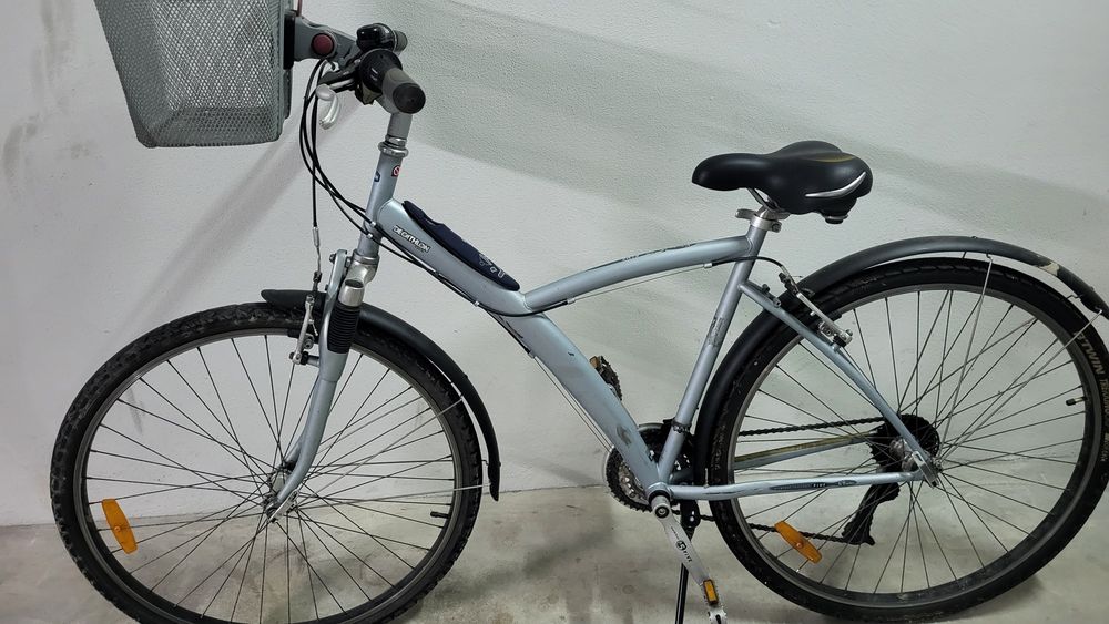 Bicicleta BTwin com cesto amovível