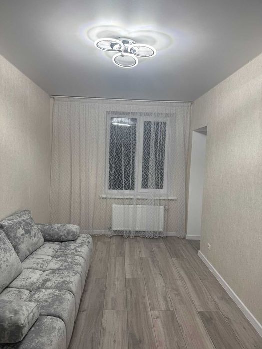 Двокімнатна квартира зі свіжим ремонтом.