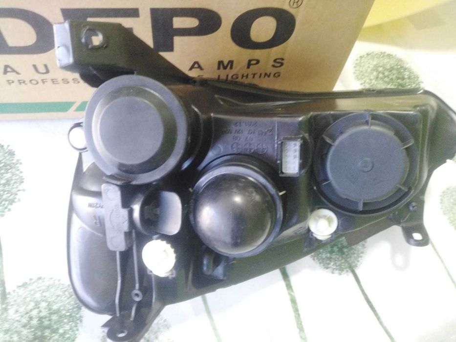 Farol Direito Opel Corsa de 2001 Novo